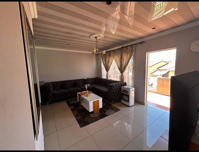 2 BEDROOM COMPLEX FOR SALE IN MONDEOR